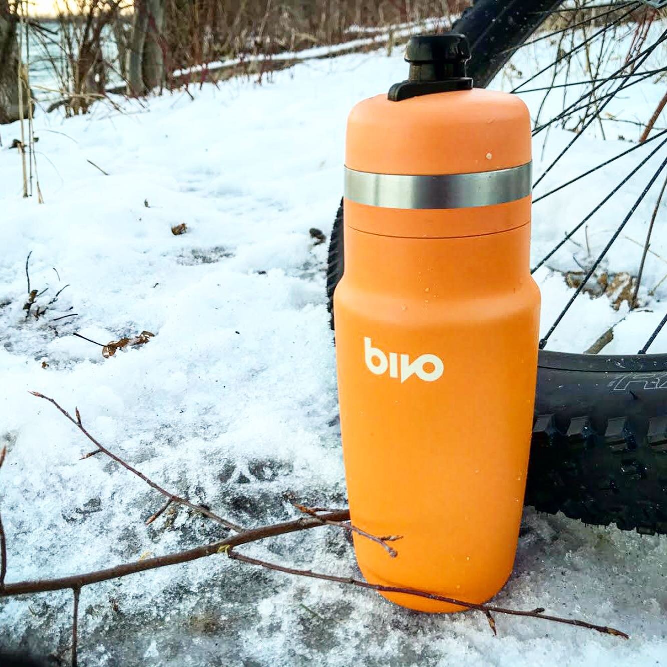 We’ve been wanting to try out the new stainless steel performance @drinkbivo water bottle design with perfect flow for awhile now.
Field testing water bottles in the cold is always a challenge. But it’s been great to fill them with boili